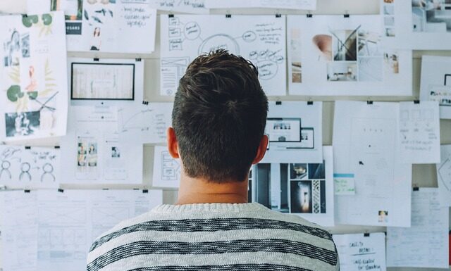 Ile zarabia projektant Agata Meble?