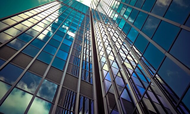 Czy można malować elewację w deszczu?